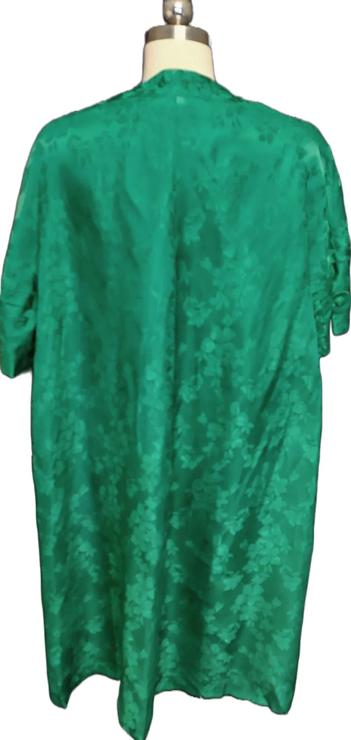 *  VINTAGE EMERALD GREEN BROCADE CLUTCH EVENING COAT WITH HUGE BUTTONS ON SLEEVES IN SHAMROCK