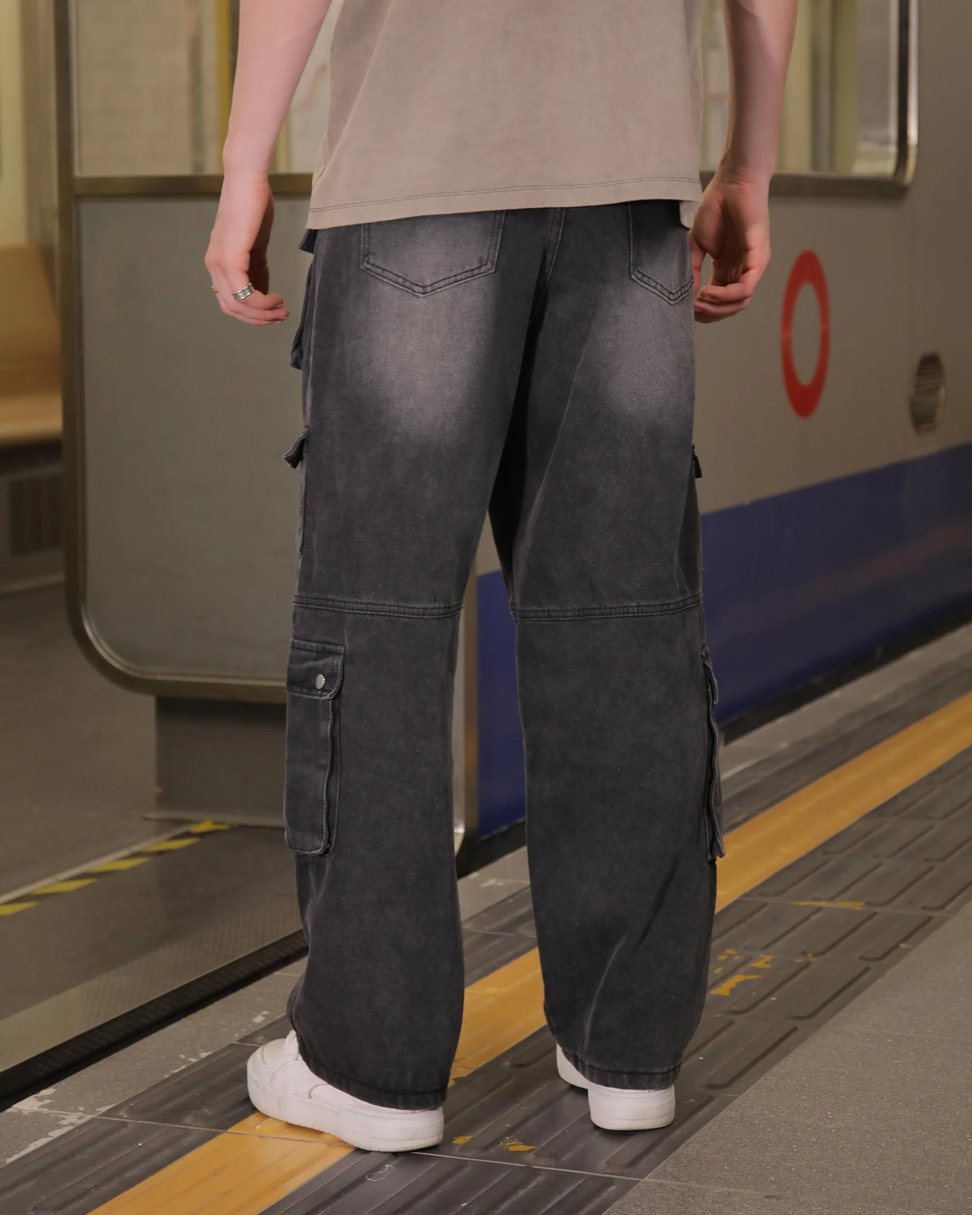 Fashionably Distressed Black Baggy Jeans with Multiple Pockets