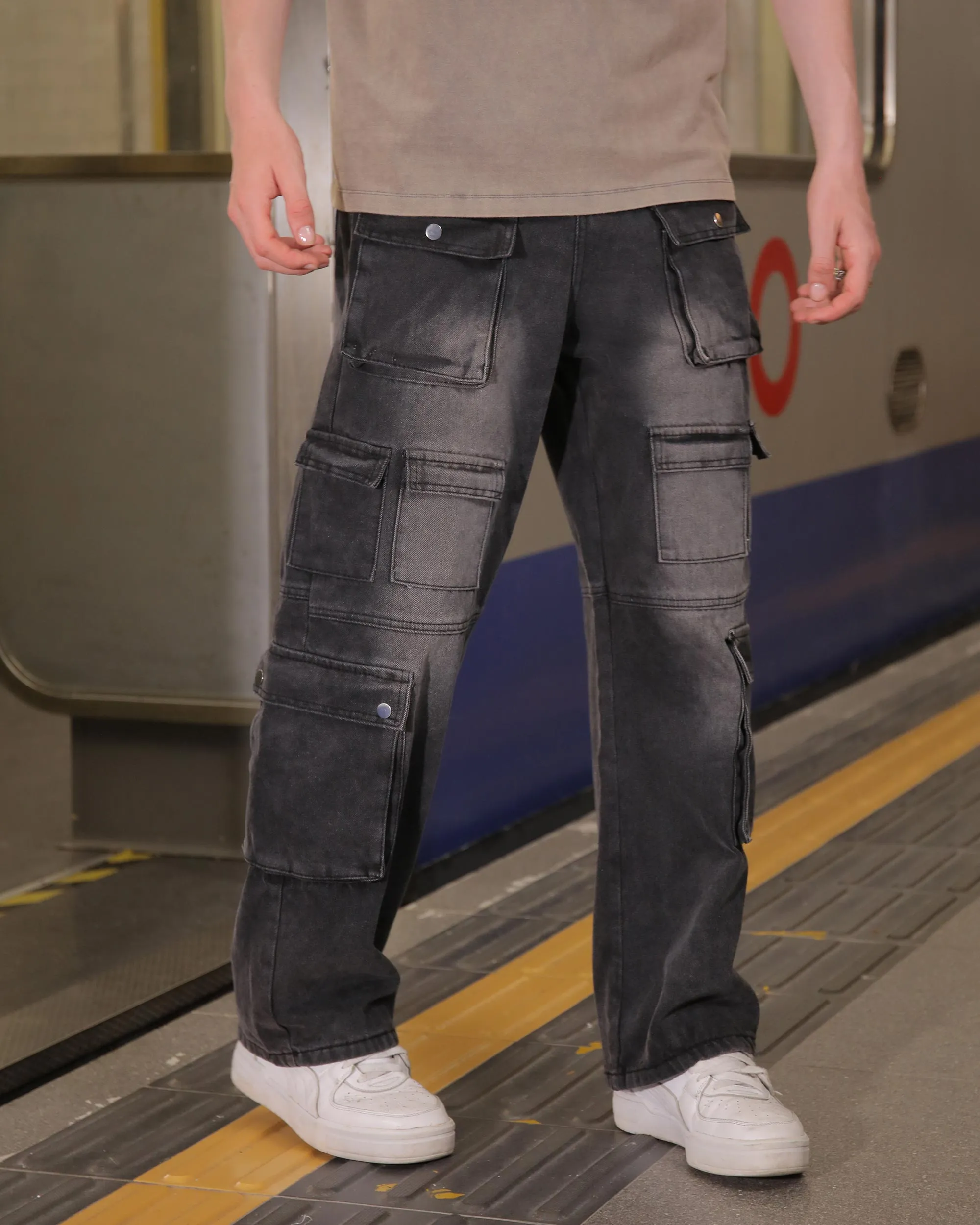Fashionably Distressed Black Baggy Jeans with Multiple Pockets